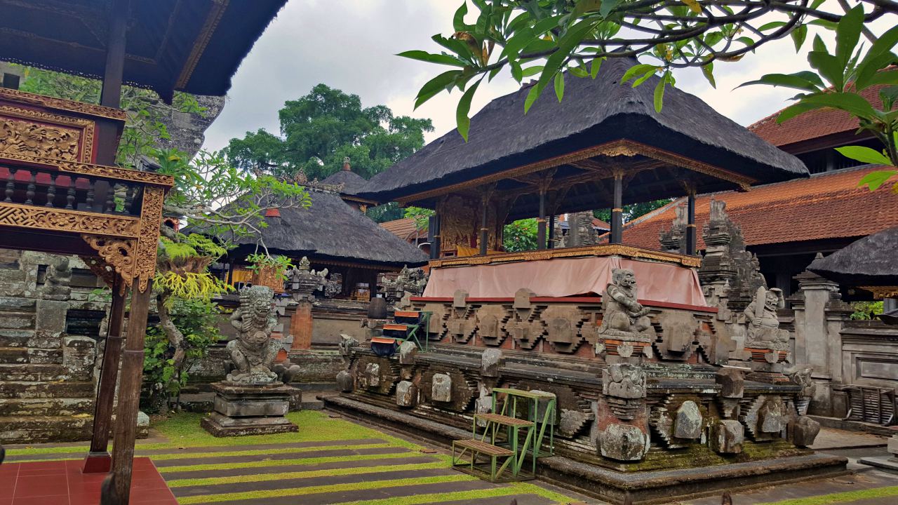 semanggen ubud royal palace