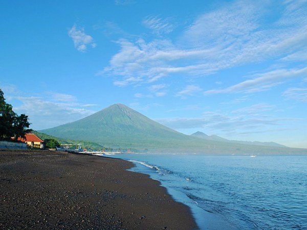 Gunung Agung Puncak tertinggi di Pulau Dewata