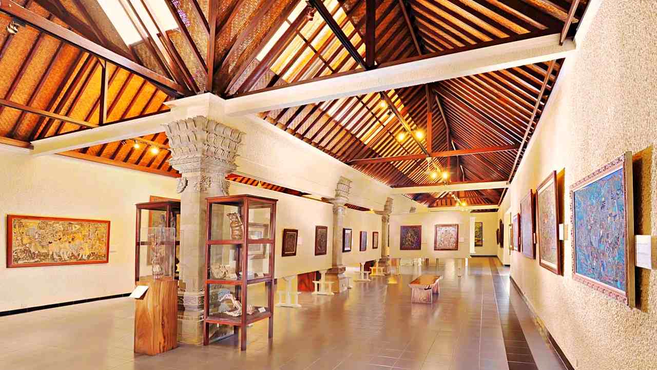 paintings exhibit in museum puri lukisan 