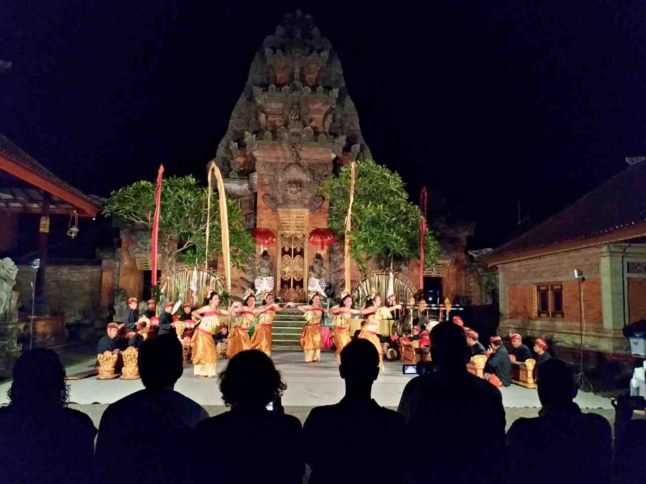 Peliatan Royal Palace Dance Performance