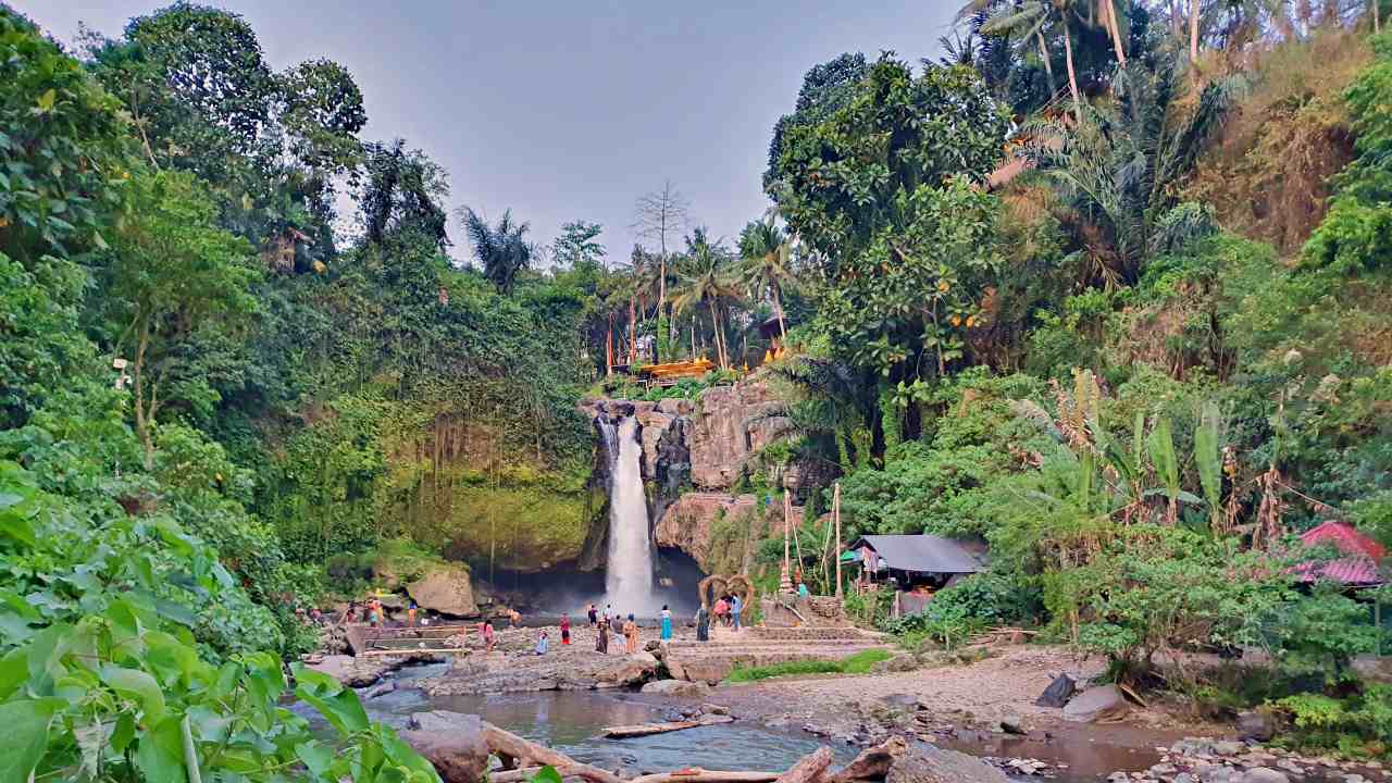 Tegenungan Waterfall 