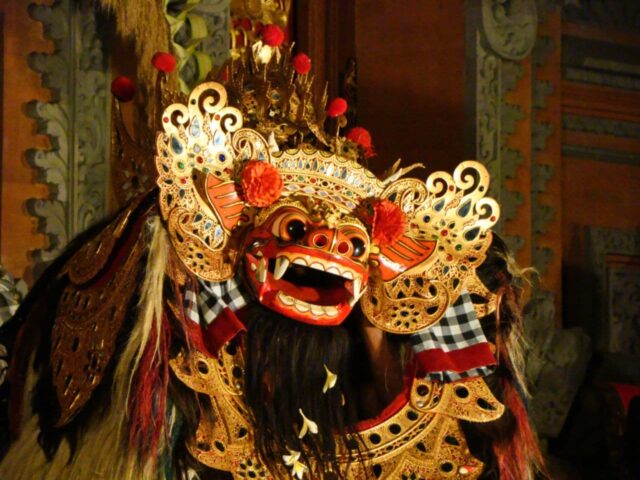 Tari Barong Istana Ubud