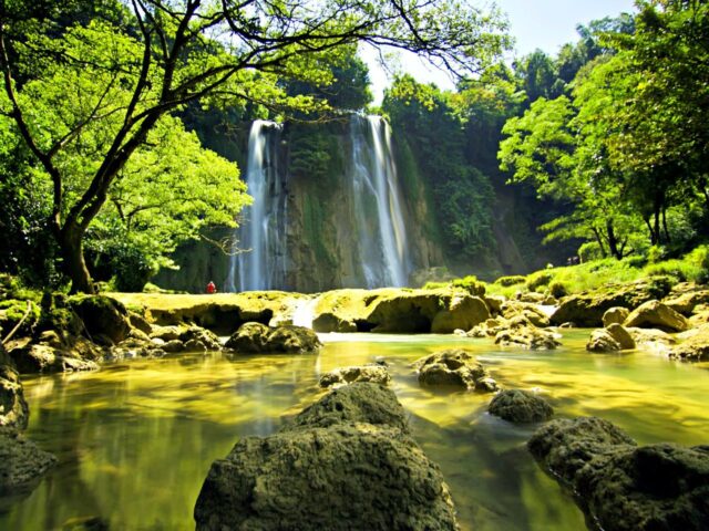curug cikaso sungai