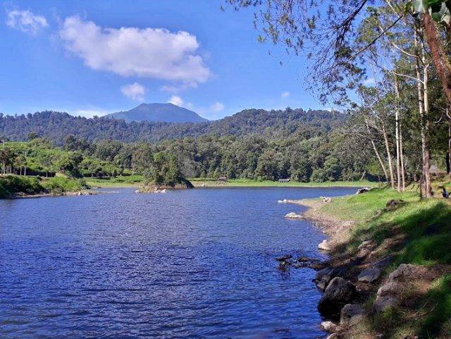 suasana danau