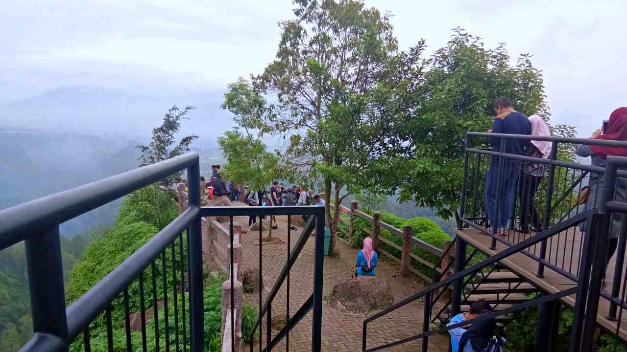 Keraton Cliff Bandung Observation Deck 