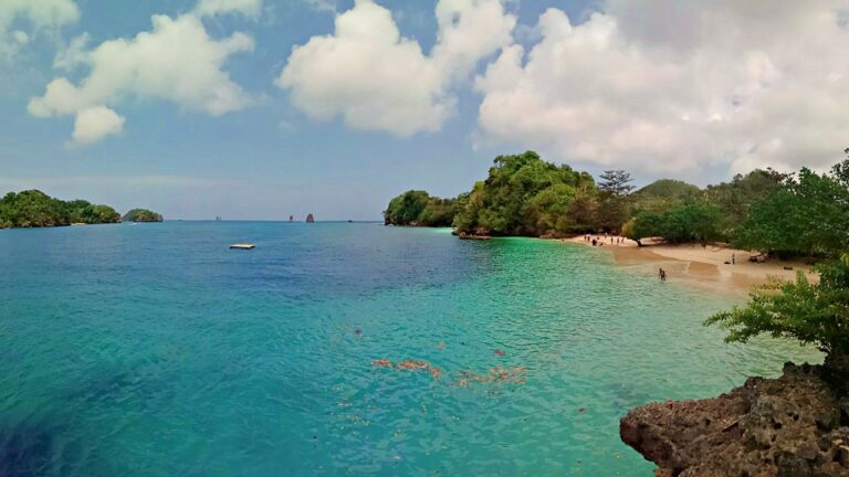 Three Color Beach Clungup Conservation
