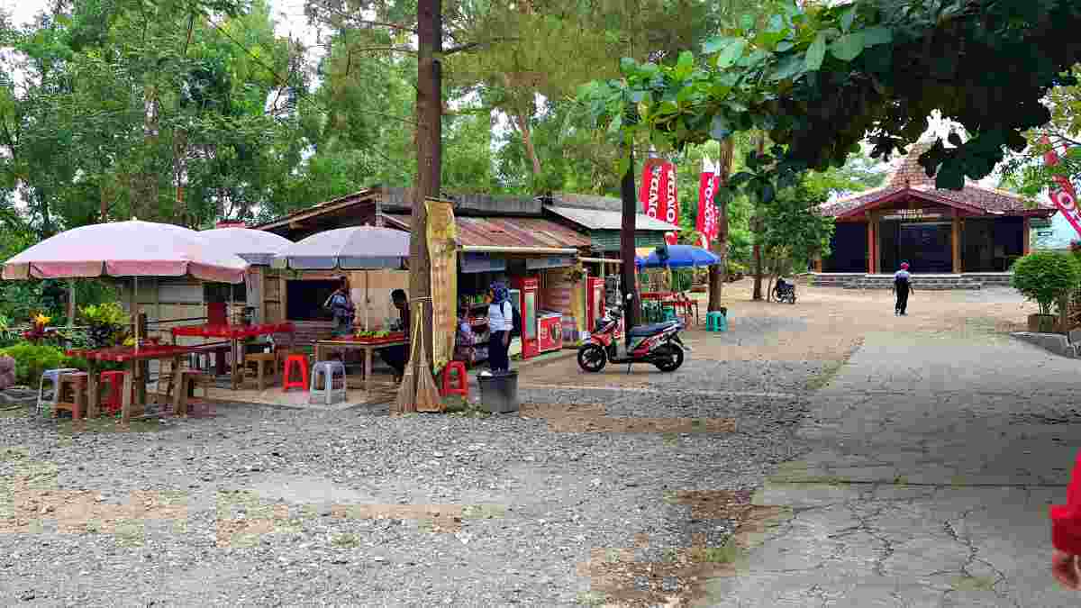 food vendors at kalibiru