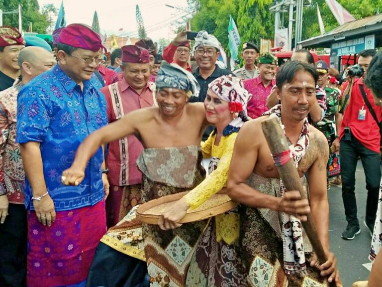 Buleleng Festival Costume Parade