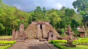 candi sukuh mesoamerican pyramid