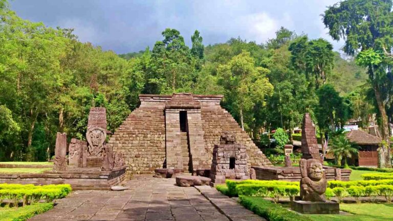 candi sukuh mesoamerican pyramid