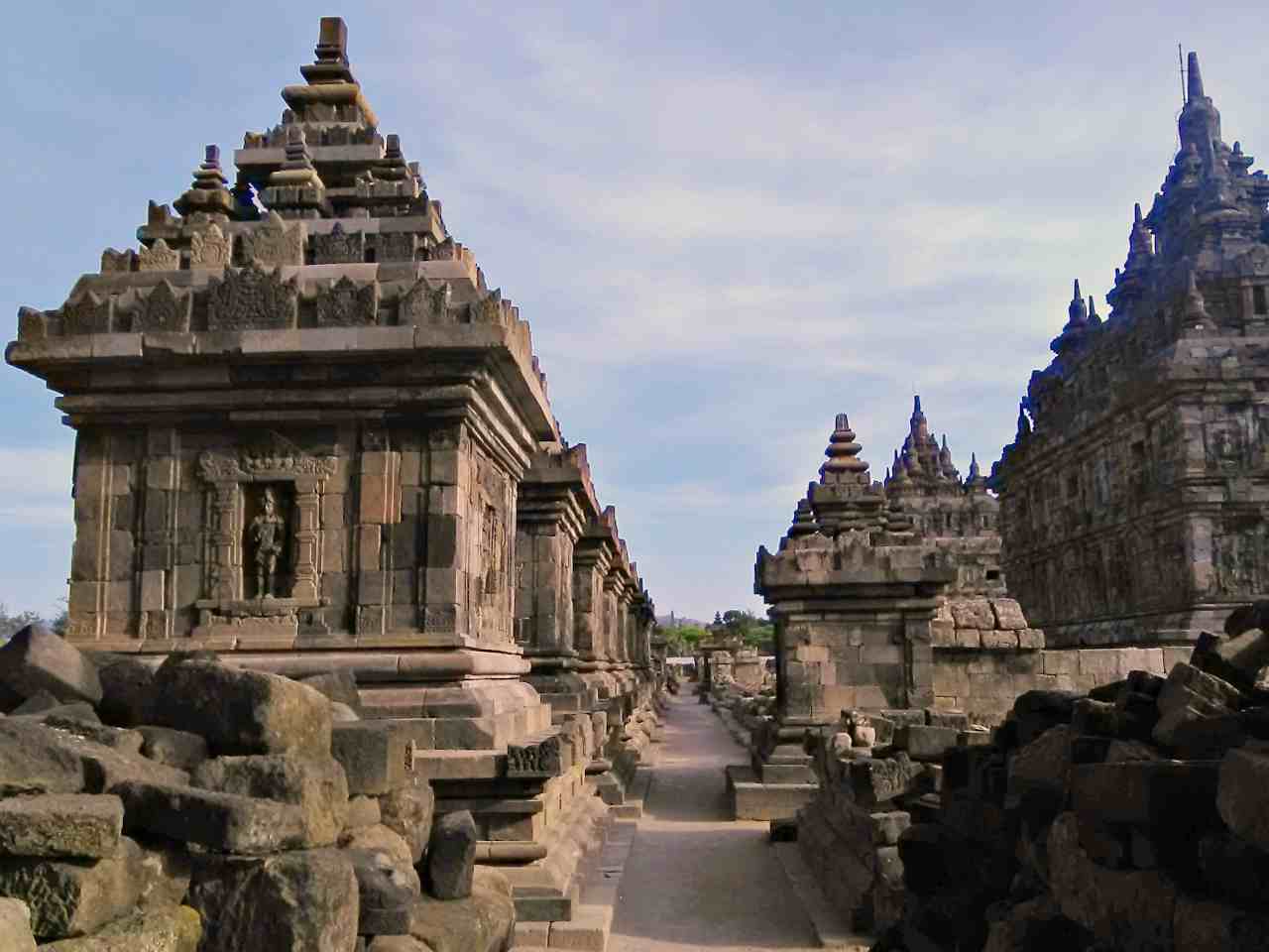 The square shrine and ruins 