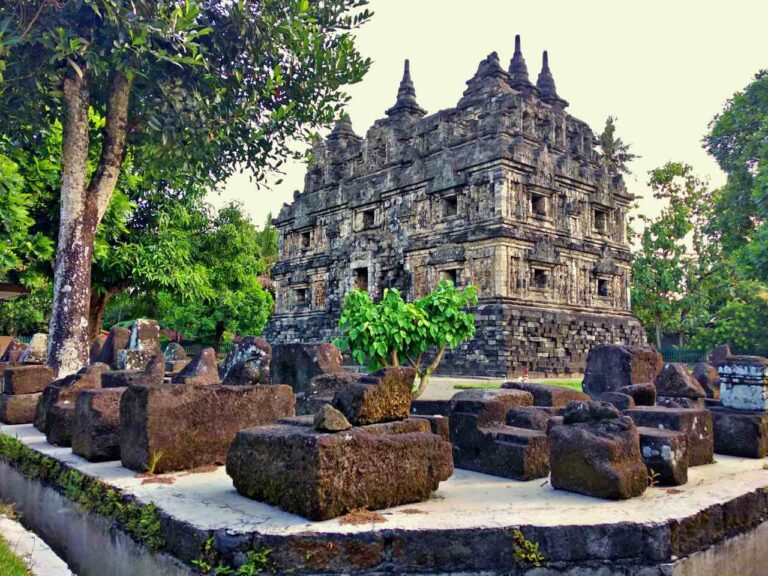 Sari Temple Area