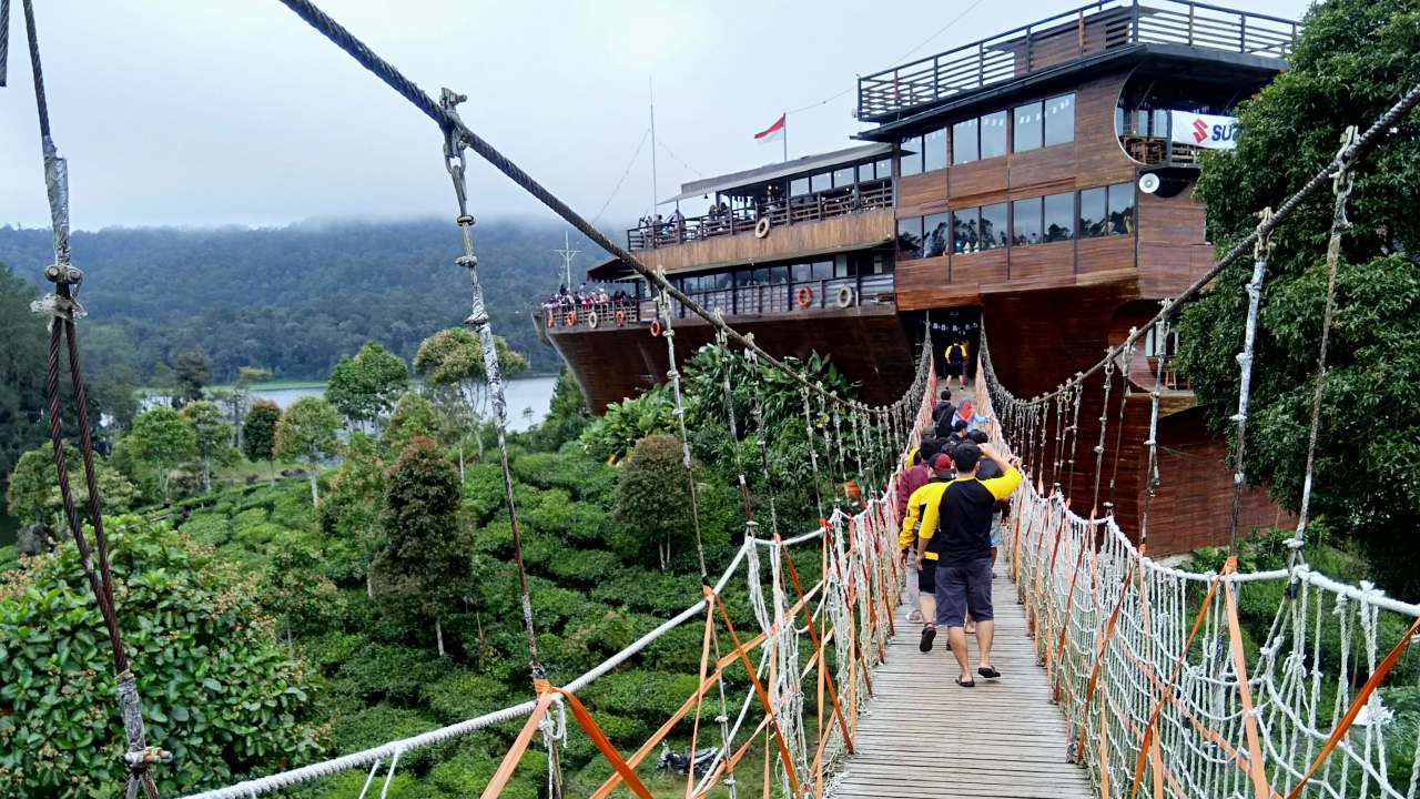 pinisi bridge 