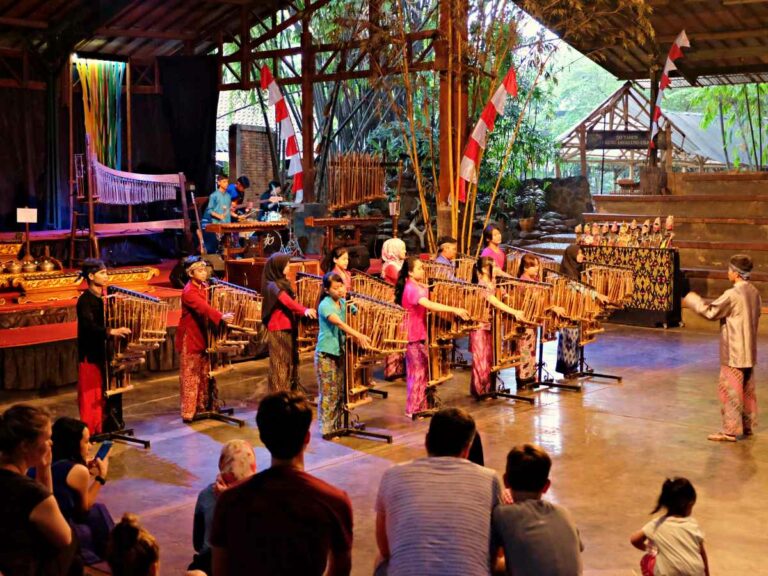 angklung performance