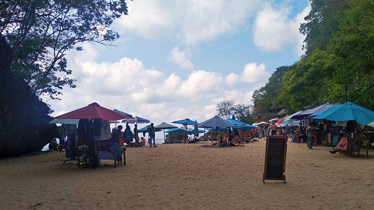 hawker and surfboard rental