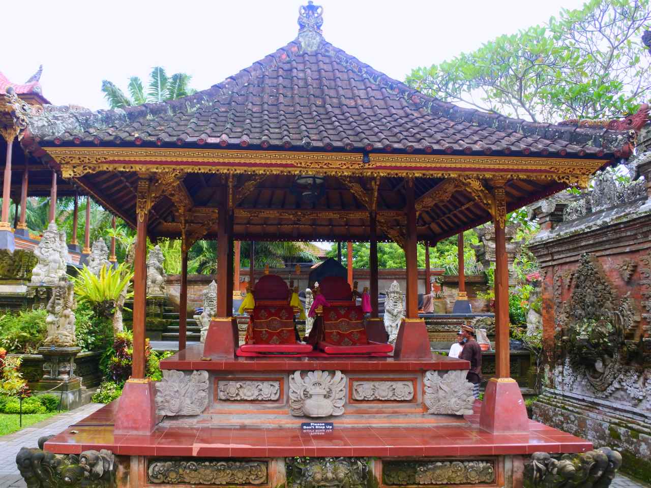 ubud palace royal sitting spot 