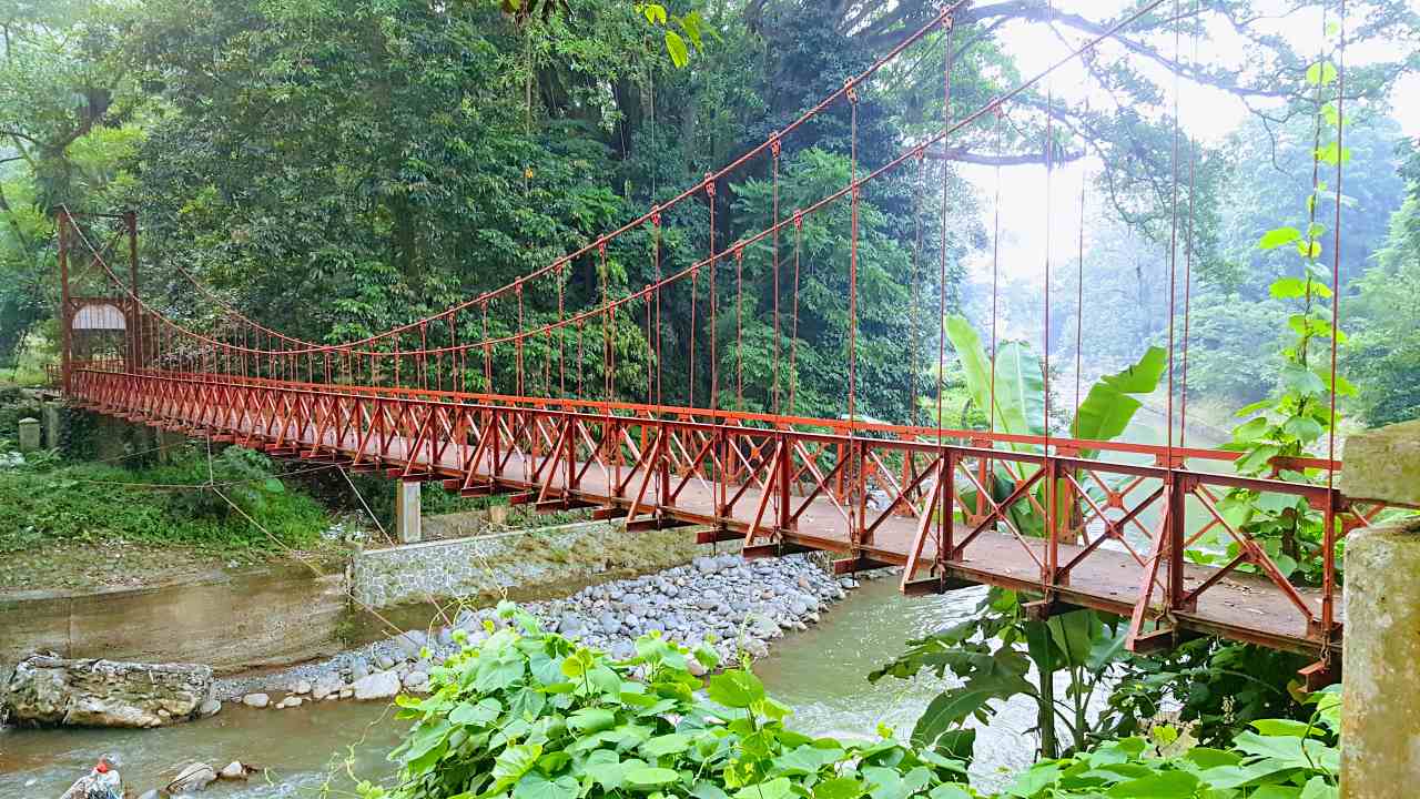 the famous suspension bridge 