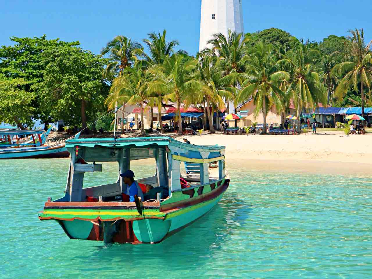 island hopping lengkuas island 