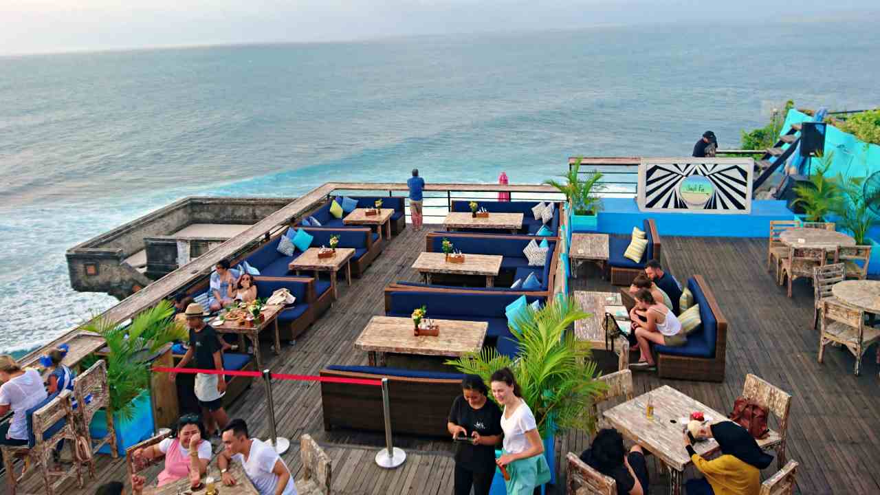 beach restaurant 