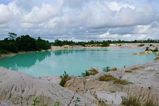 kaolin lake belitung