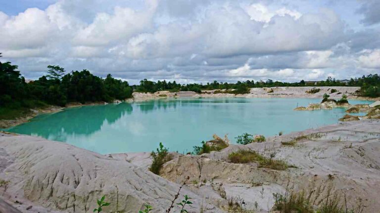 kaolin lake belitung