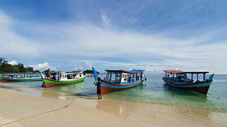 tanjung kelayang beach