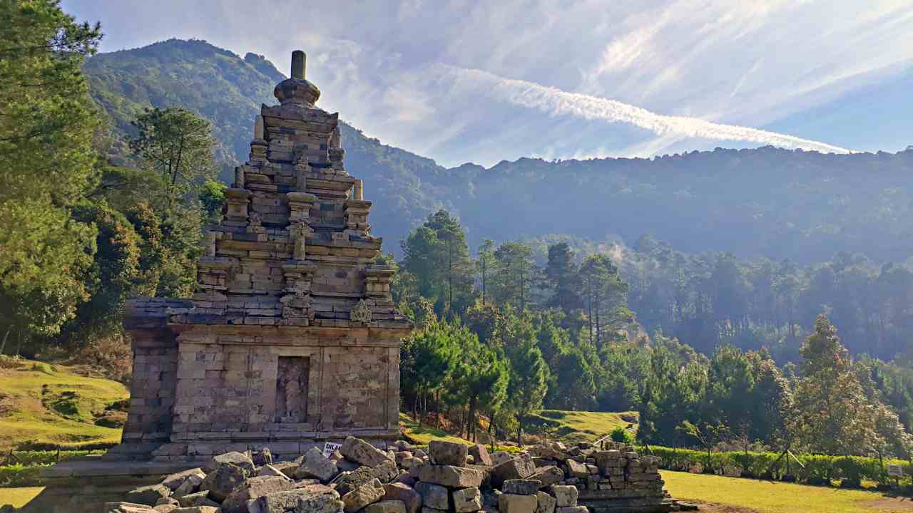 temple and ungaran mountain 