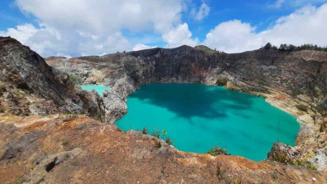 kelimutu crater lakes