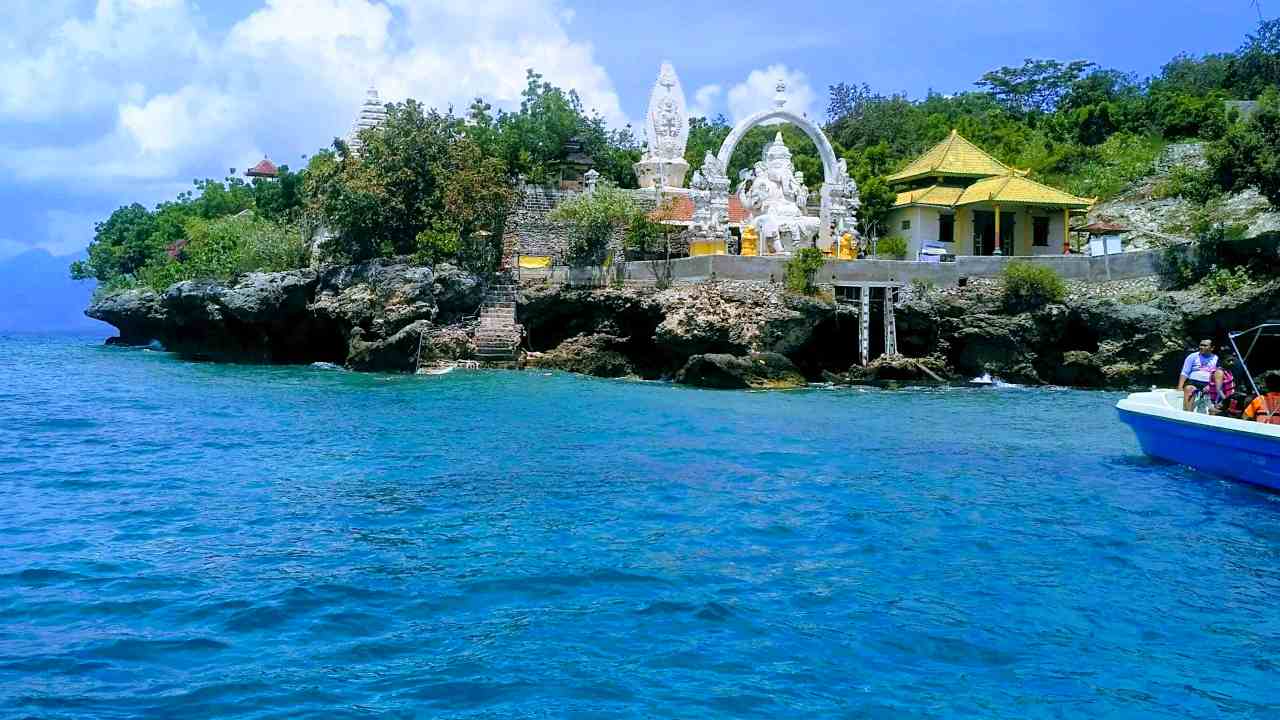ganesha temple menjangan island 