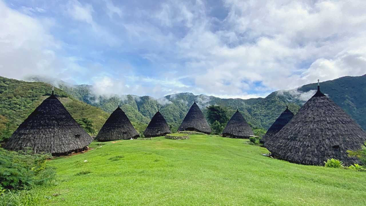seven traditional house 
