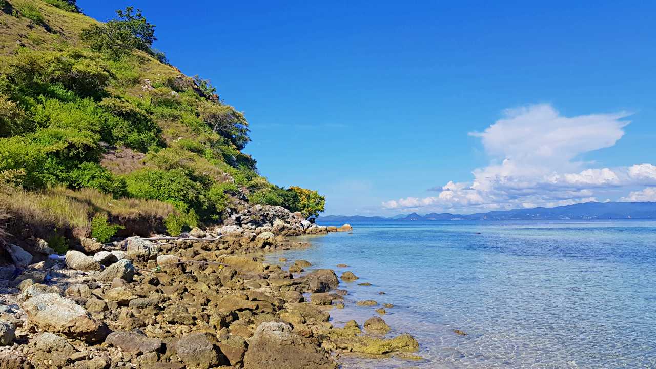 kanawa island offers calm wave 