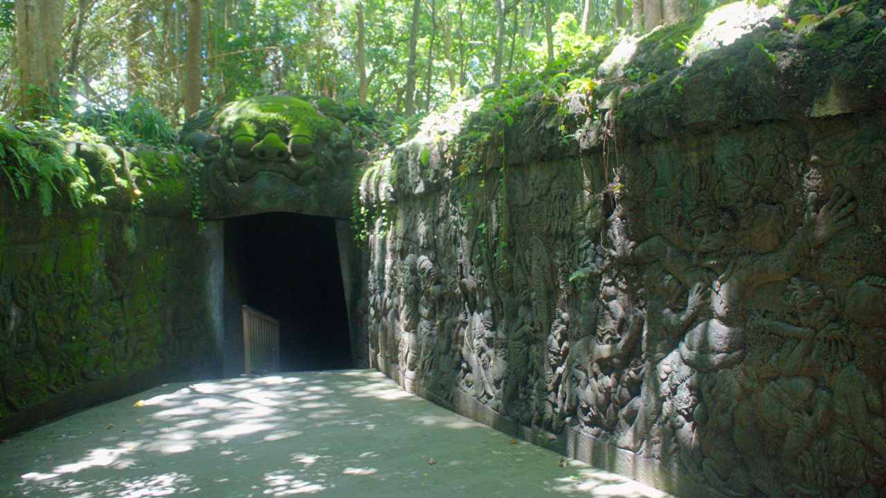 ubud monkey forest gate and carvings 