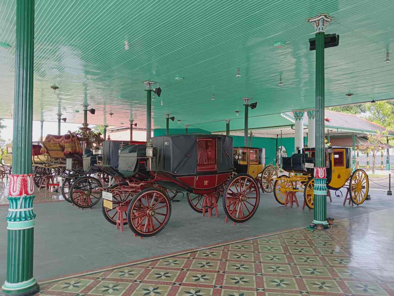 yogyakarta palace horse carriages 