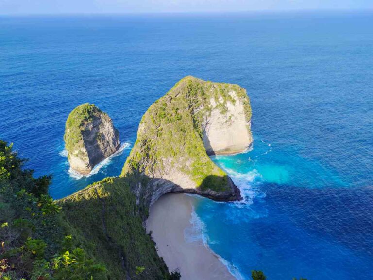 kelingking beach cliff