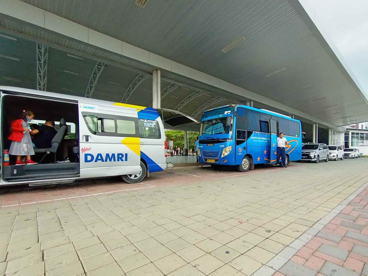 damri bus and van. 