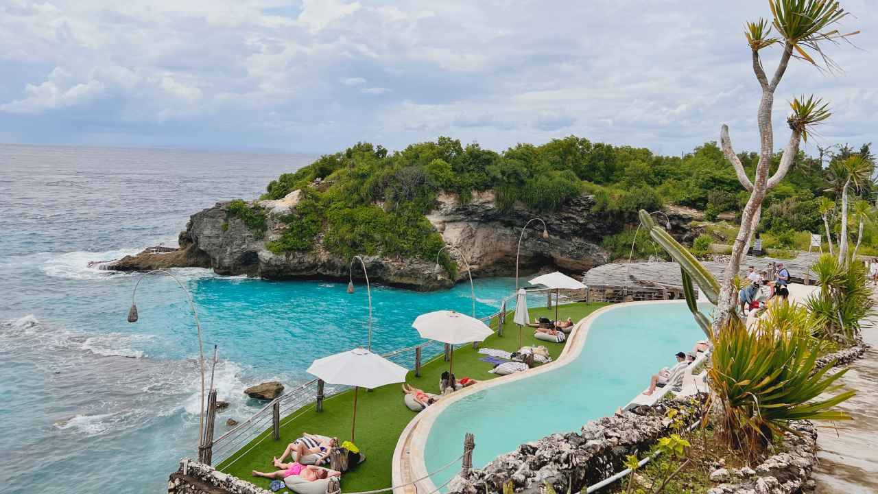 infinity pool facing the ocean 
