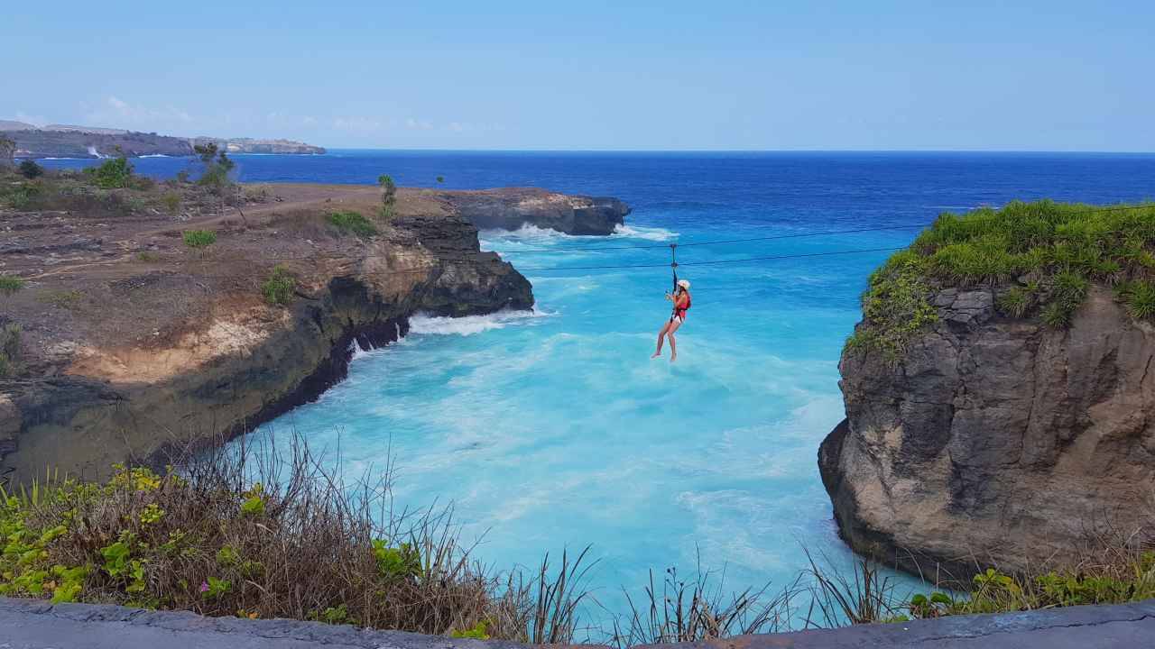 zipline crossing the cliff 