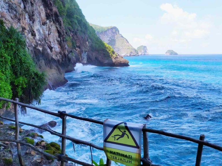 peguyangan waterfall overlooking the ocean view